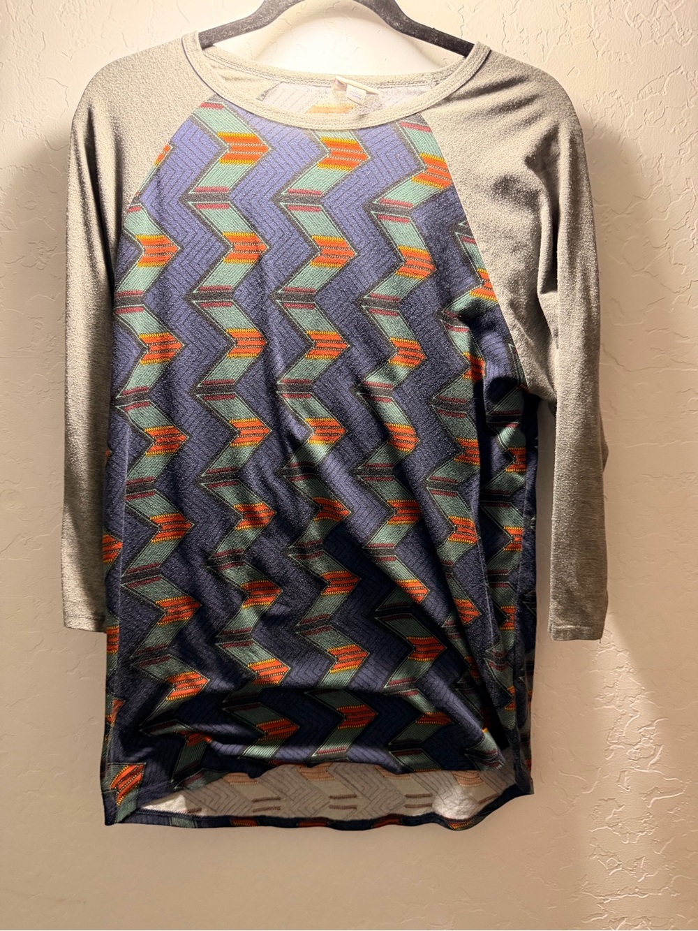 LuLaRoe Long Sleeve Raglan Top in Gray with Navy, Orange, Mint Chevron Pattern